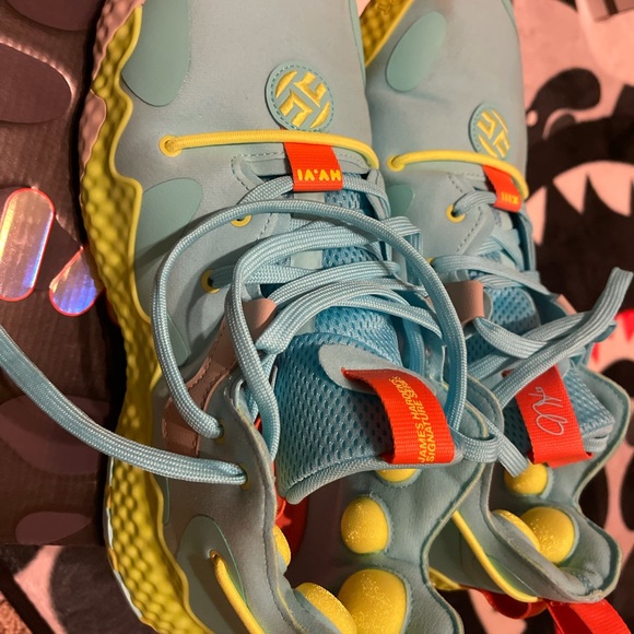 Janes Harden vol 6 size 11.5 Great basketball shoe - Picture 2 of 4